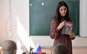 Учитель ведёт урок истории. Фото © РИА «Новости»