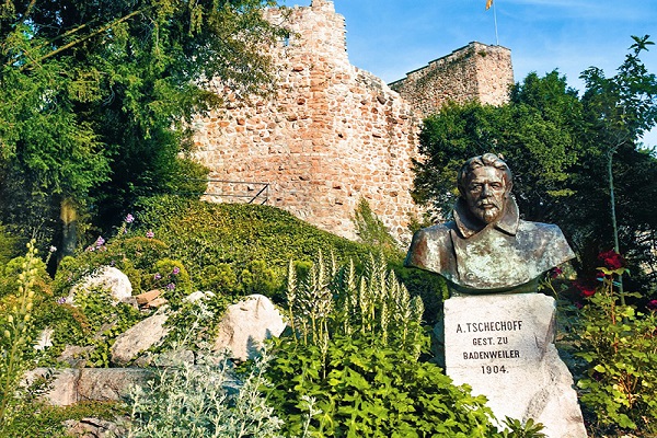Памятник Чехову в Баденвайлере, фото tourbus.ru