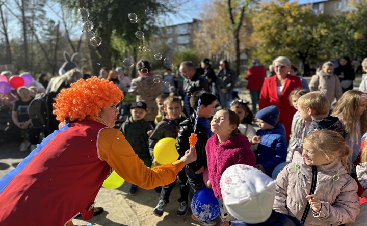 Детский городок на Парковом проспекте. Фото Дениса Лагутина и Ксении Резниковой