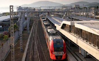 Железная дорога и поезд. Фото Артура Лебедева/РИА «Новости»