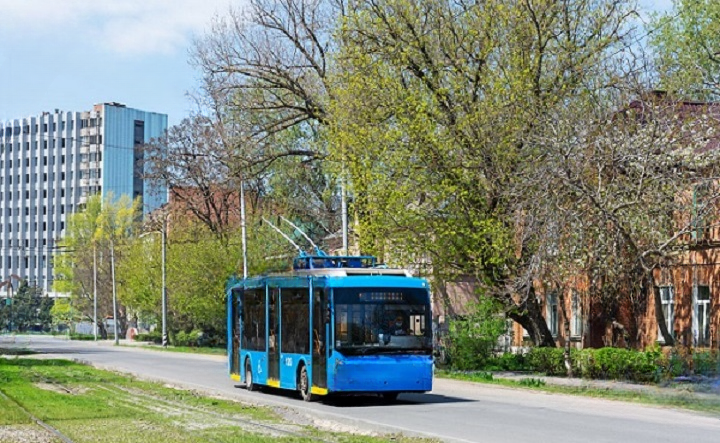 Движение троллейбуса. Фото ruffnews.ru