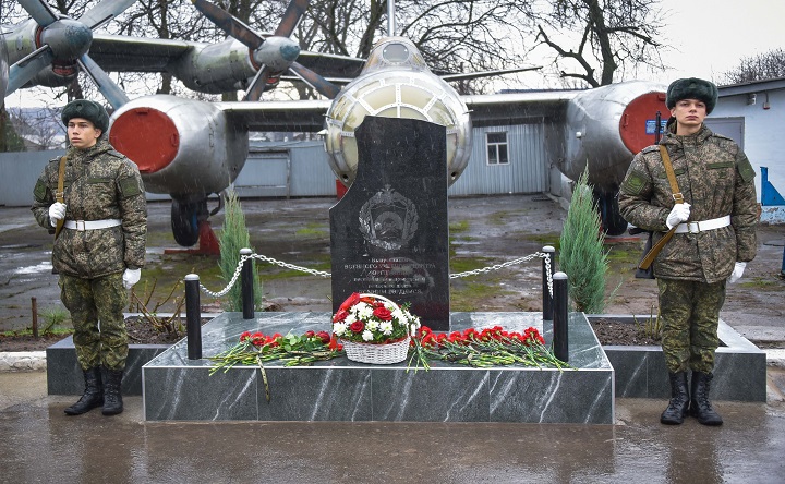 Памятник погибшим политехникам. Фото Светланы Зубковой
