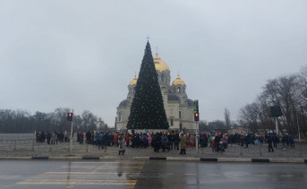 Новогодняя ёлка на площади Ермака. Фото пресс-службы гордумы Новочеркасска