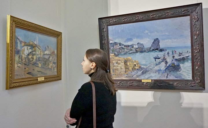 Выставка  «На одной волне. Русскому музею с благодарностью» в Таганроге. Фото dumataganroga