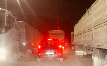 Забитое зерновозами Кагальницкое шоссе. Фото «Азов. События» в «ВК»