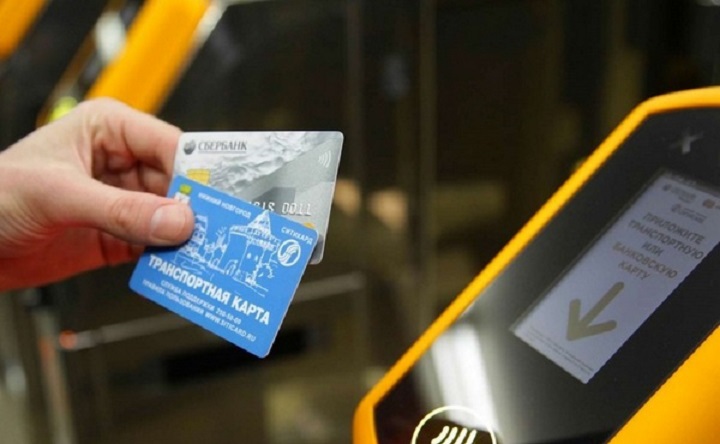 Оплата транспортной картой. Фото akket.com