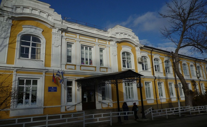 Здание ТМОЛ. Фото Таганрогская правда