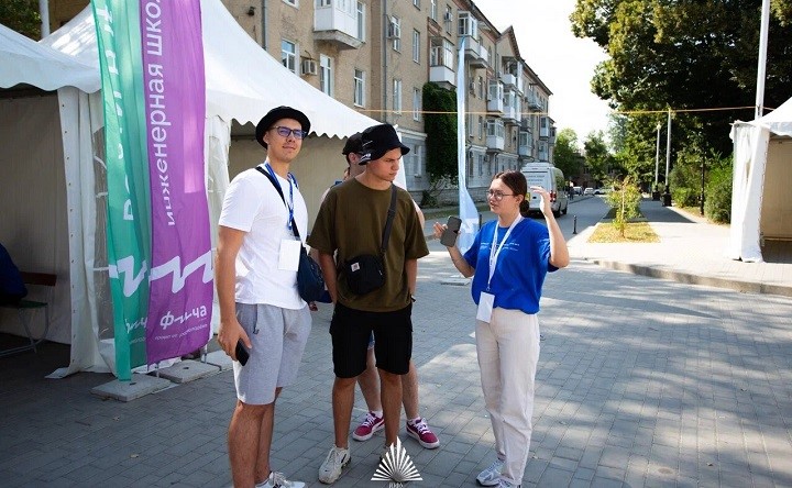 Участники Всероссийского молодёжного форума IT-технологий «ФИЧА» в Таганроге. Фото пресс-службы ЮФУ.