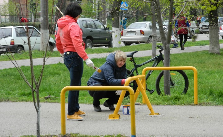 На субботнике в Азове. Фото из архива ruffnews.ru