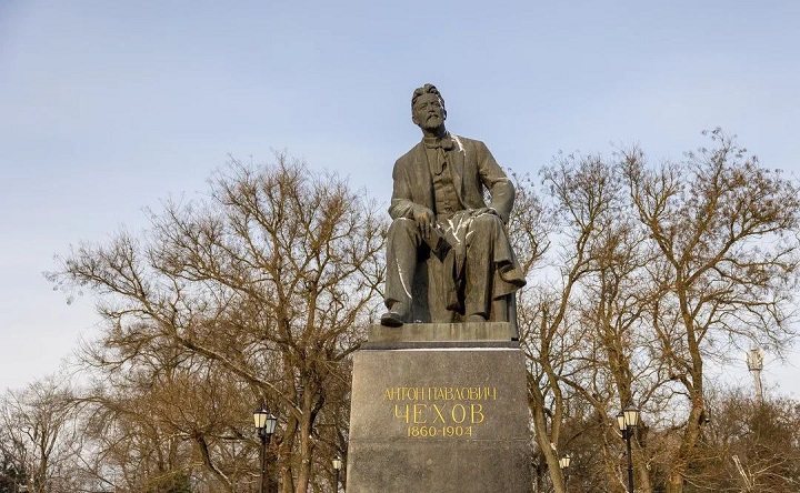 Памятник Чехова в Таганроге. Фото telegram-канала Андрея Фатеева