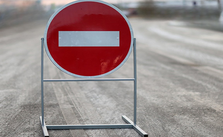 Ограничение движения транспорта. Фото ruffnews.ru