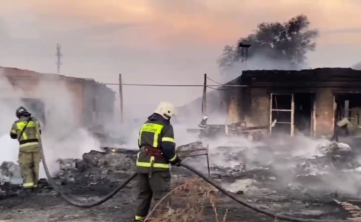 Место пожара. Скрин видео пресс-службы МЧС по Ростовской области