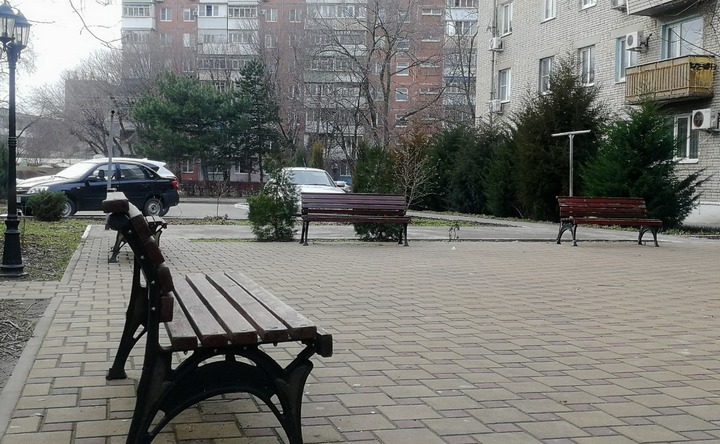 Азовский двор в феврале. Фото ruffnews.ru