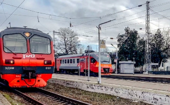 Электропоезда в Таганроге. Фото Елены Анисимовой