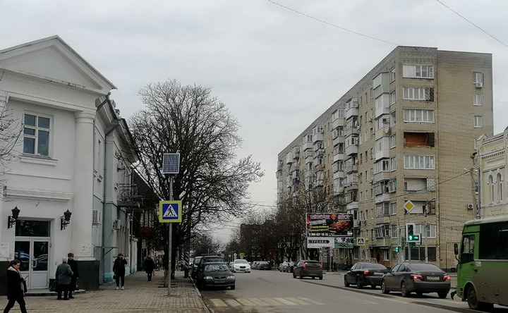 Петровский бульвар и улица Московская в Азове. Фото ruffnews.ru
