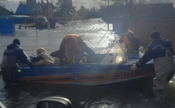 Эвакуация пострадавших от подтопления. Фото donland.ru