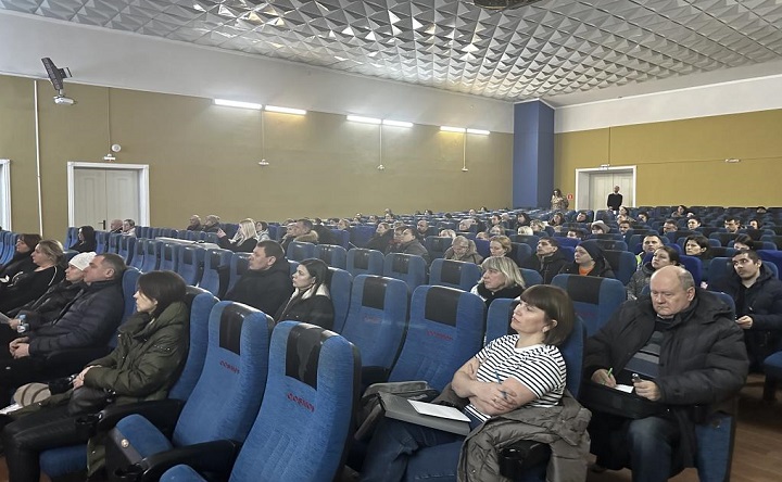 Собрание по вопросам получения земельных сертификатов в Новочеркасске. Фото Дениса Лагутина