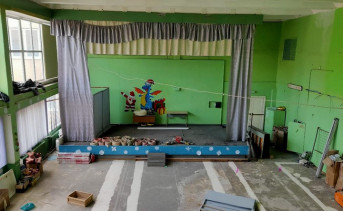 Актовый зал в школе №16 перед ремонтом. Фото t.me/palatnyi_an