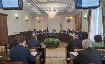 Участники заседания комиссии. Фото donland.ru