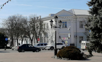 Здание бывшего Госбанка в центре Азова. Фото ruffnews.ru