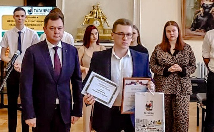Награждение победителей конкурса молодёжных бизнес-проектов в Таганроге. Фотоruffnews.ru