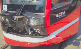 Трамвай, пострадавший в ДТП. Фото пресс-службы «Таганрогского трамвая»