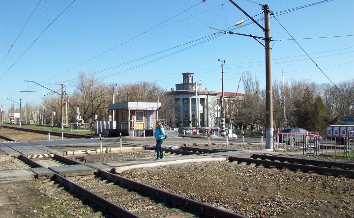 Железнодорожный переезд в Таганроге. Фото wikimapia.org