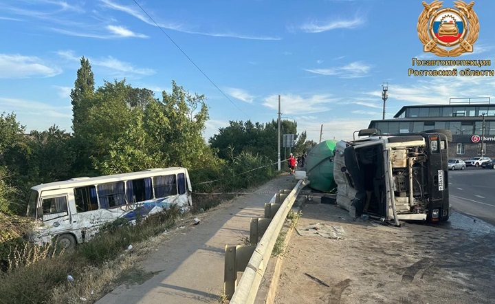 Место ДТП. Фото пресс-службы Госавтоинспекции Ростовской области