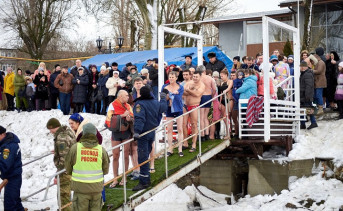 Купель в Таганроге на Пушкинской набережной. Фото пресс-службы Таганрогского благочиния