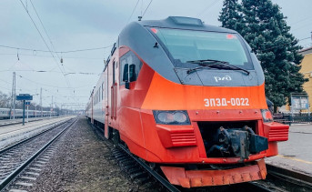 Электропоезд на вокзале Таганрог 1. Фото ruffnews.ru