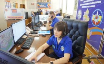 Оператор Службы-112. Фото министерства региональной политики и массовых коммуникаций Ростовской области