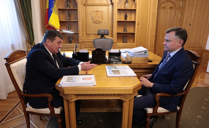 Олег Ткаченко и Юрий Слюсарь. Фото пресс-службы губернатора