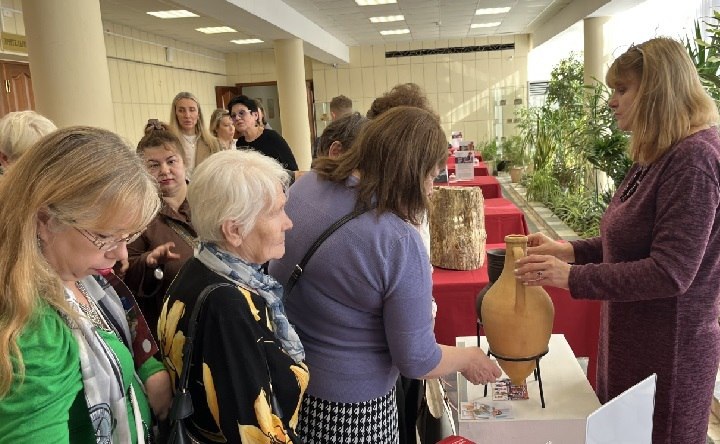 Тактильный экспонат на выставке. Фото пресс-службы Азовского музея-заповедника