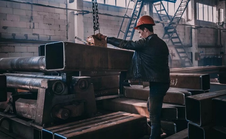 Монтаж технологического оборудования на заводе  «Натэк». Фото с сайта компании pmp-natek.ru