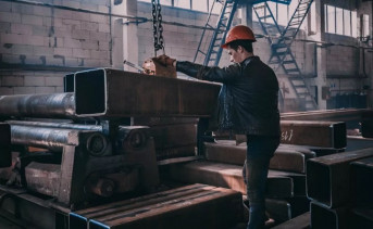 Монтаж технологического оборудования на заводе  «Натэк». Фото с сайта компании pmp-natek.ru