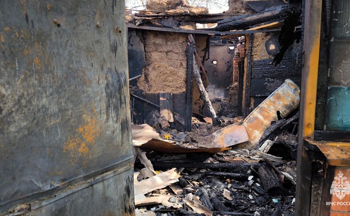 Место пожара. Фото пресс-службы МЧС по Ростовской области