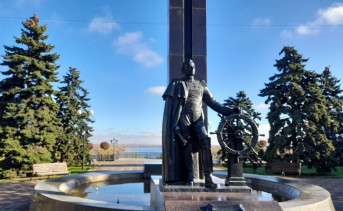 Памятник М.П. Лазареву. Фото Ольги Максимовой