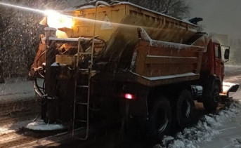 Уборка снега. Фото пресс-службы администрации Азова