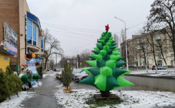 Город готовится к Новому году. Фото Никиты Сиденина
