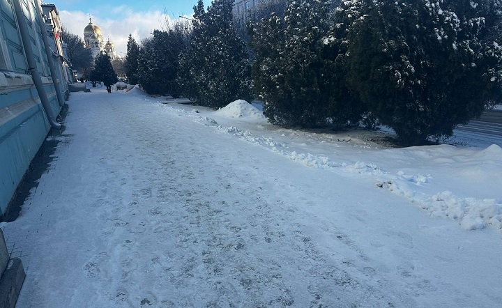 Не убранный от наледи тротуар. Фото telegram-канала Павла Исакова