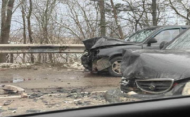 Пробка из-за аварии на въезде в Азов. Фото пользователя telegram-чата «Анти ДПС Азов и Ростовская область» @ermolaeva15