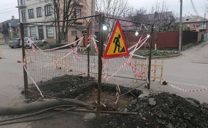 Место ремонта канализационного коллектора в переулке Смирновском. Фото telegram-канала Светланы Камбуловой