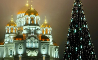 Новогодняя ёлка у Вознесенского собора. Фото с официальной страницы в соцсети Константина Хмельницкого.