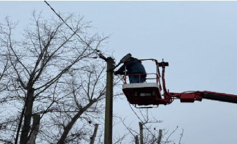 Монтаж линии электропередач. Фото telegram-канала Дениса Бурыки