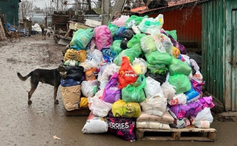 Корм по акции «Руку другу 2025». Фото с официальной страницы ВК «ЭКА-Азов»