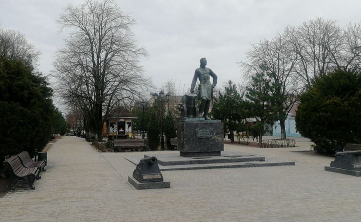 Памятник Петру I на улице Московской. Фото из архива ruffnews.ru