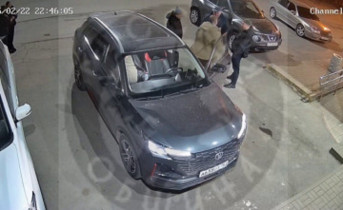 Участники конфликта. Скриншот с камер видеонаблюдения из telegram-канала «Русская община»