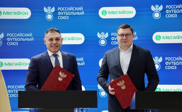 Генеральный директор МегаФона Хачатур Помбухчан и генеральный секретарь РФС Максим Митрофанов, фото пресс-службы МегаФона