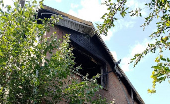 Сгоревший дом. Фото пресс-службы МЧС Ростовской области