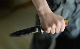 Нож в женской руке. Фото для иллюстрации pixabay